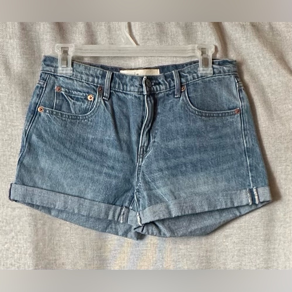 GAP•best girlfriend shorts•women’s size 26•cuffed•blue Jean•medium wash•cotton
